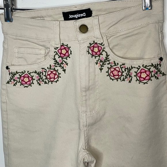 💗Desigual Women’s Denim Cream Pants Embroidered Amore Floral Size EUR 36 - Picture 1 of 13